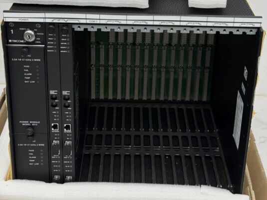 8110 인벤시스 트리코넥스 고밀도 메인 체시 6개의 RS-485 I/O 확장 버스 포트와 채널 A, B, C를 위한 2개의 포트 세트